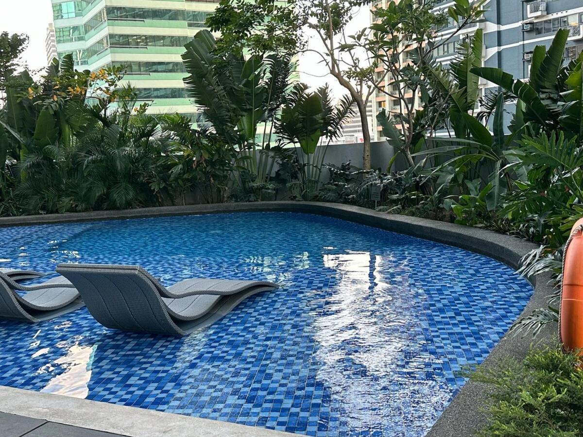Apartment Amenity View At Air Residences Condo, Ayala Ave Makati